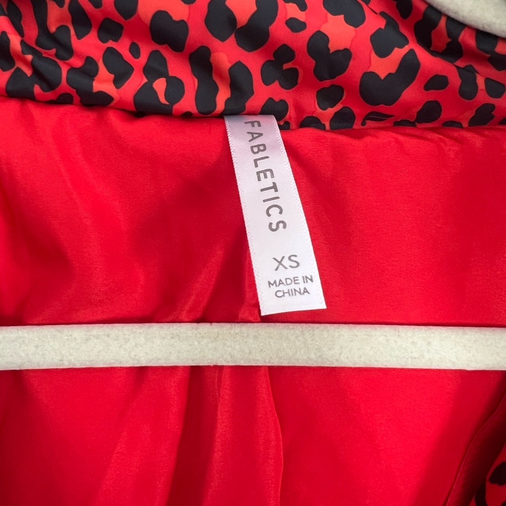 Fabletics Red Leopard Print Cropped Puffer Jacket… - image 2